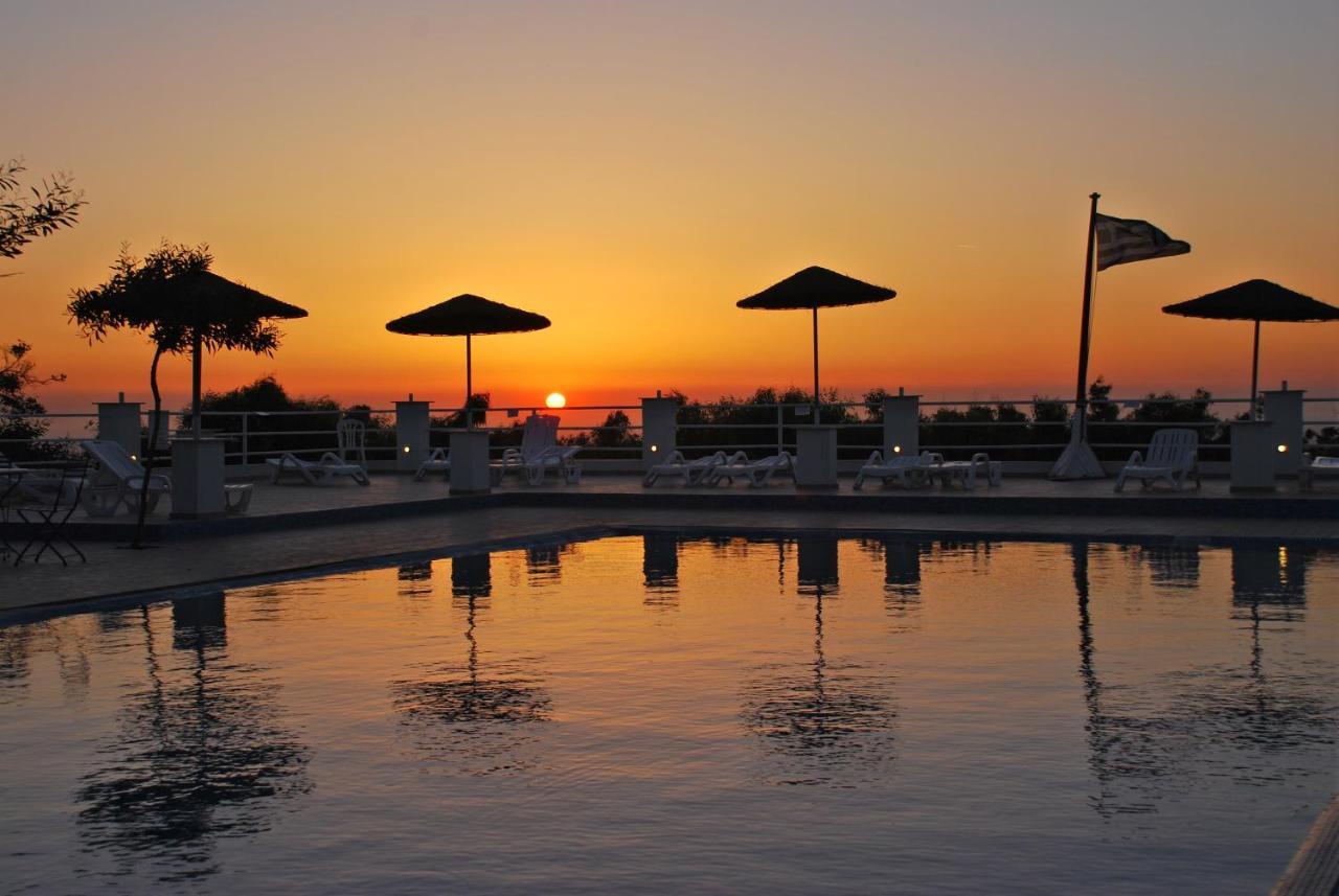 Santorini Camping & Hostel Fira  Ngoại thất bức ảnh
