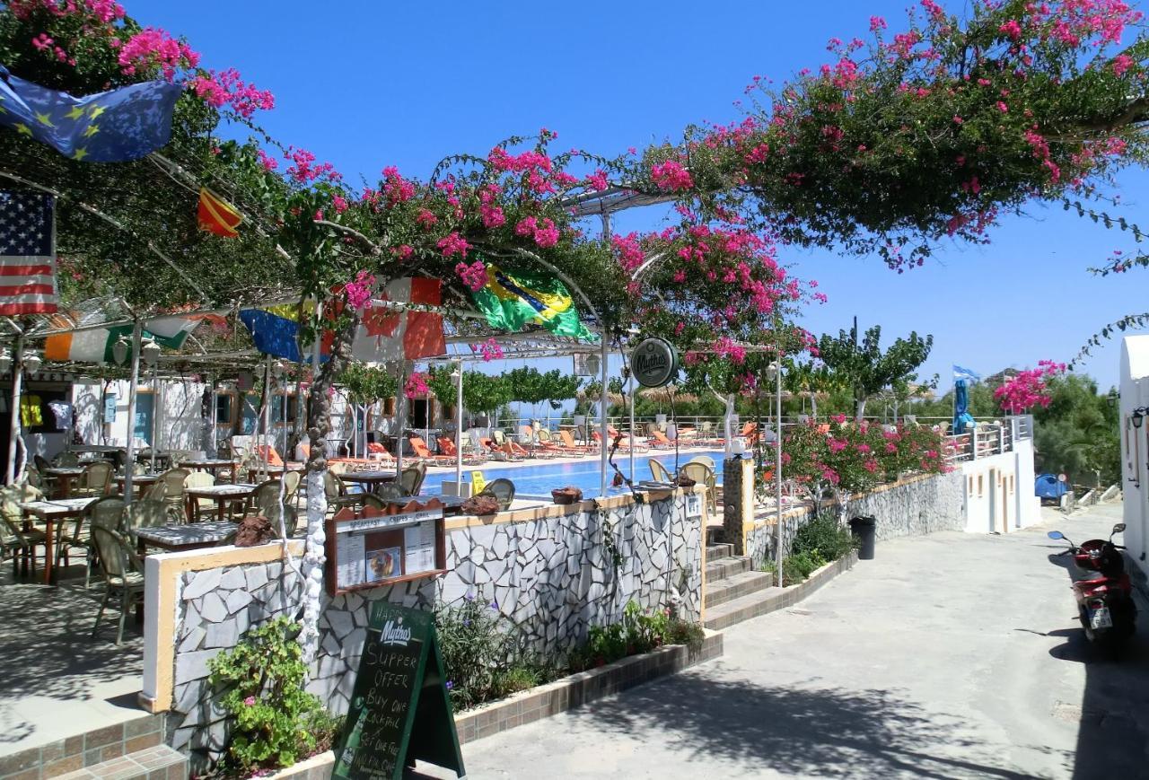 Santorini Camping & Hostel Fira  Ngoại thất bức ảnh