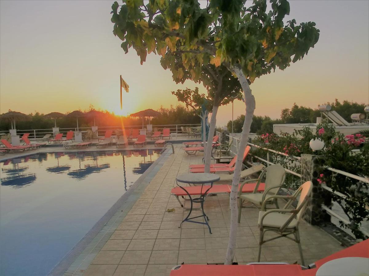Santorini Camping & Hostel Fira  Ngoại thất bức ảnh