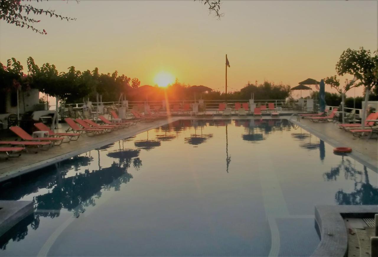 Santorini Camping & Hostel Fira  Ngoại thất bức ảnh