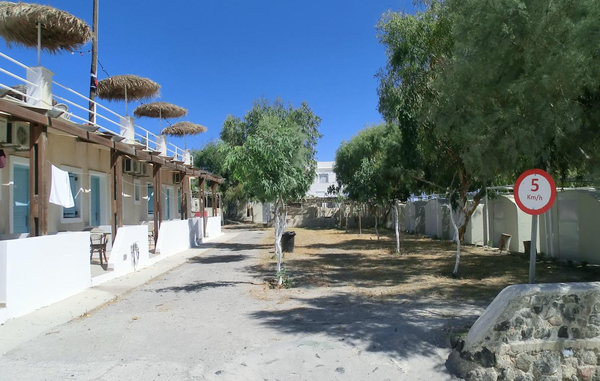 Santorini Camping & Hostel Fira  Ngoại thất bức ảnh